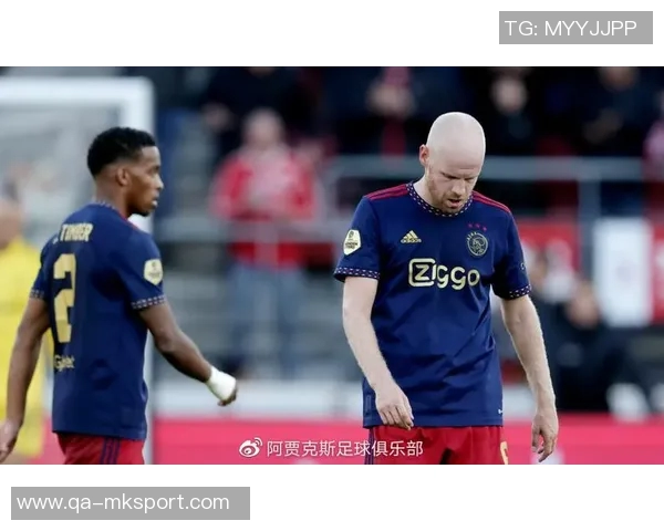 阿贾克斯中场克拉森庆祝进球时意外受伤队友撞击引发关注