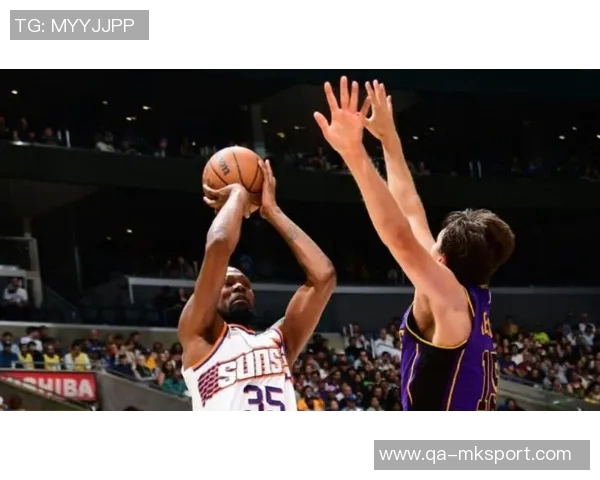 迪文岑佐表现出色9投5中三分球命中率高达57贡献15分3篮板8助攻助球队取胜 迪文岑佐表现出色9投5中三分球命中率高达57贡献15分3篮板8助攻助球队取胜