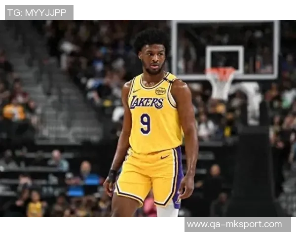 布朗尼左手变向转身后仰压哨命中展现丝滑小连招绝技