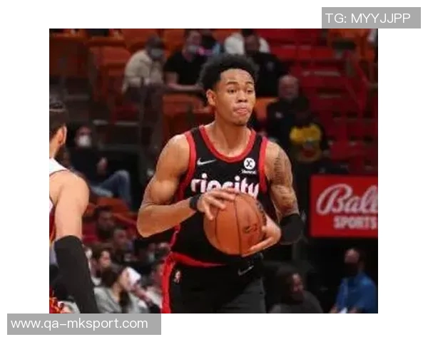 新援安芬尼西蒙斯首秀表现出色13投6中三分球命中率提升至29砍下18分3助攻