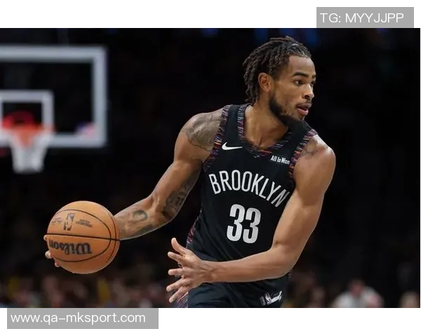 克拉克斯顿半场表现出色11投6中贡献13分7篮板2助攻1抢断